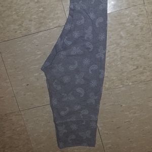 Grey paisley style leggings.